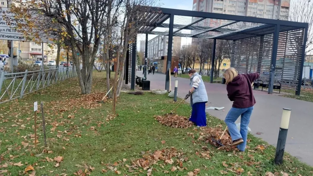 На Аллее работающей молодёжи в Йошкар-Оле высадили 20 яблонь