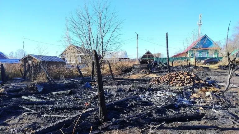 В Красногорском сгорело заброшенное здание площадью 150 кв. метров